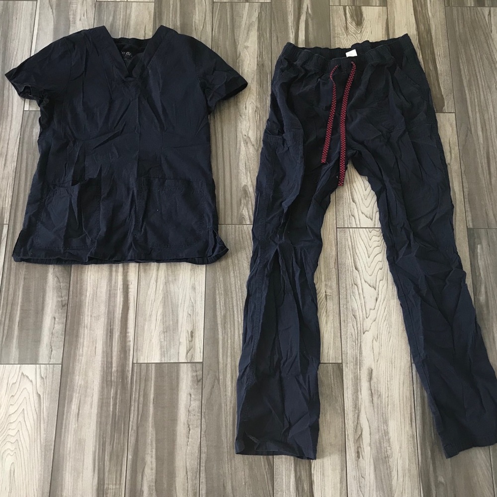 Scrub set